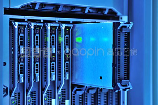 网络服务器与云计算装备技术服务 驱动数字未来的核心力量